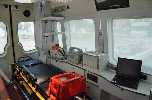 抚州救护车内部